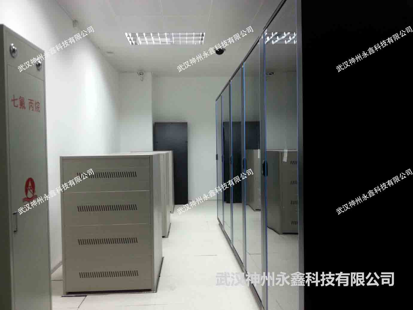 武漢理工大學(xué)機(jī)房設(shè)備安裝和機(jī)房動力環(huán)境監(jiān)控系統(tǒng)